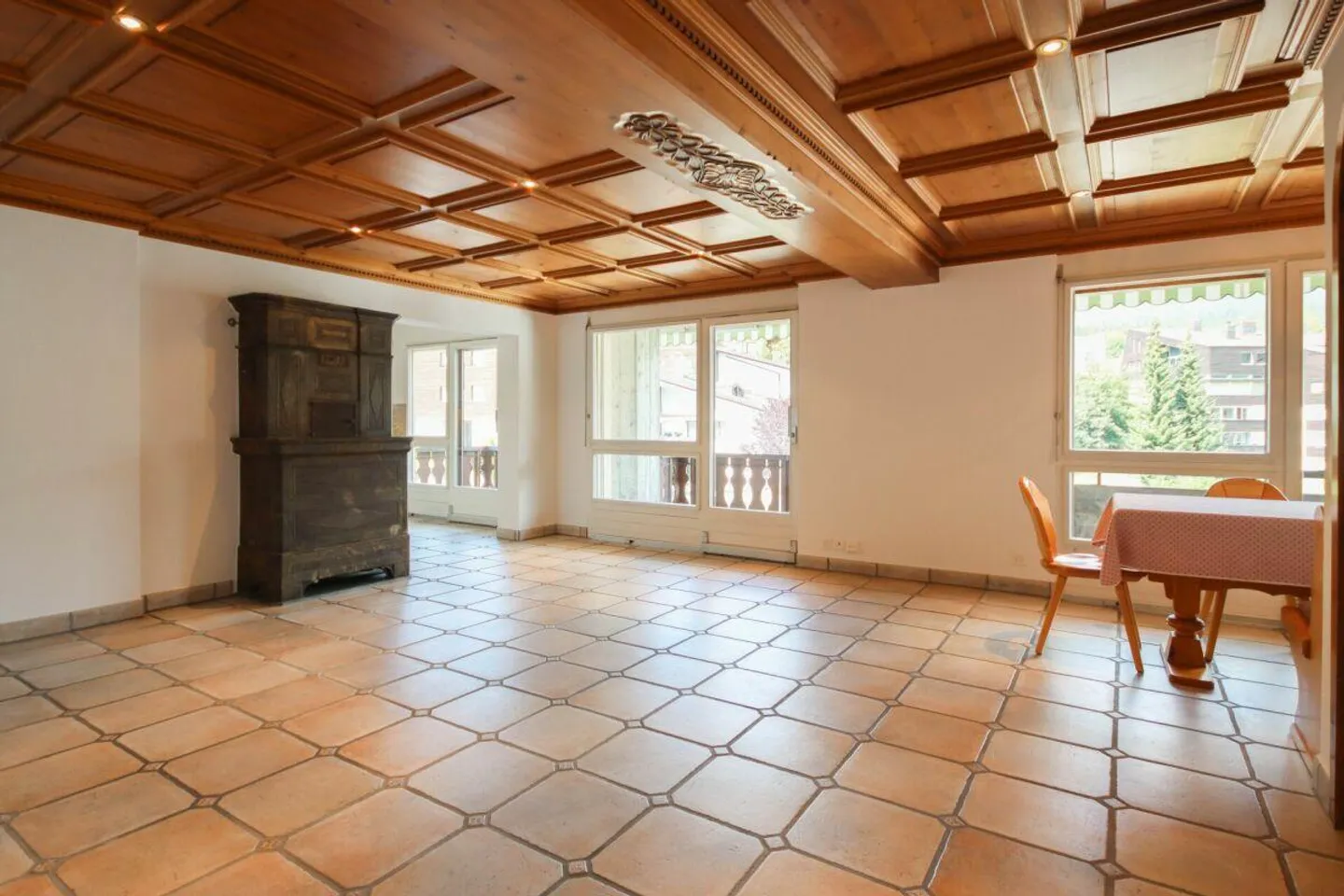 Appartement 4½ pièces (de vacances) dans un emplacement central, calme et ensoleillé avec une vue fantastique - Photo 3 sur 15