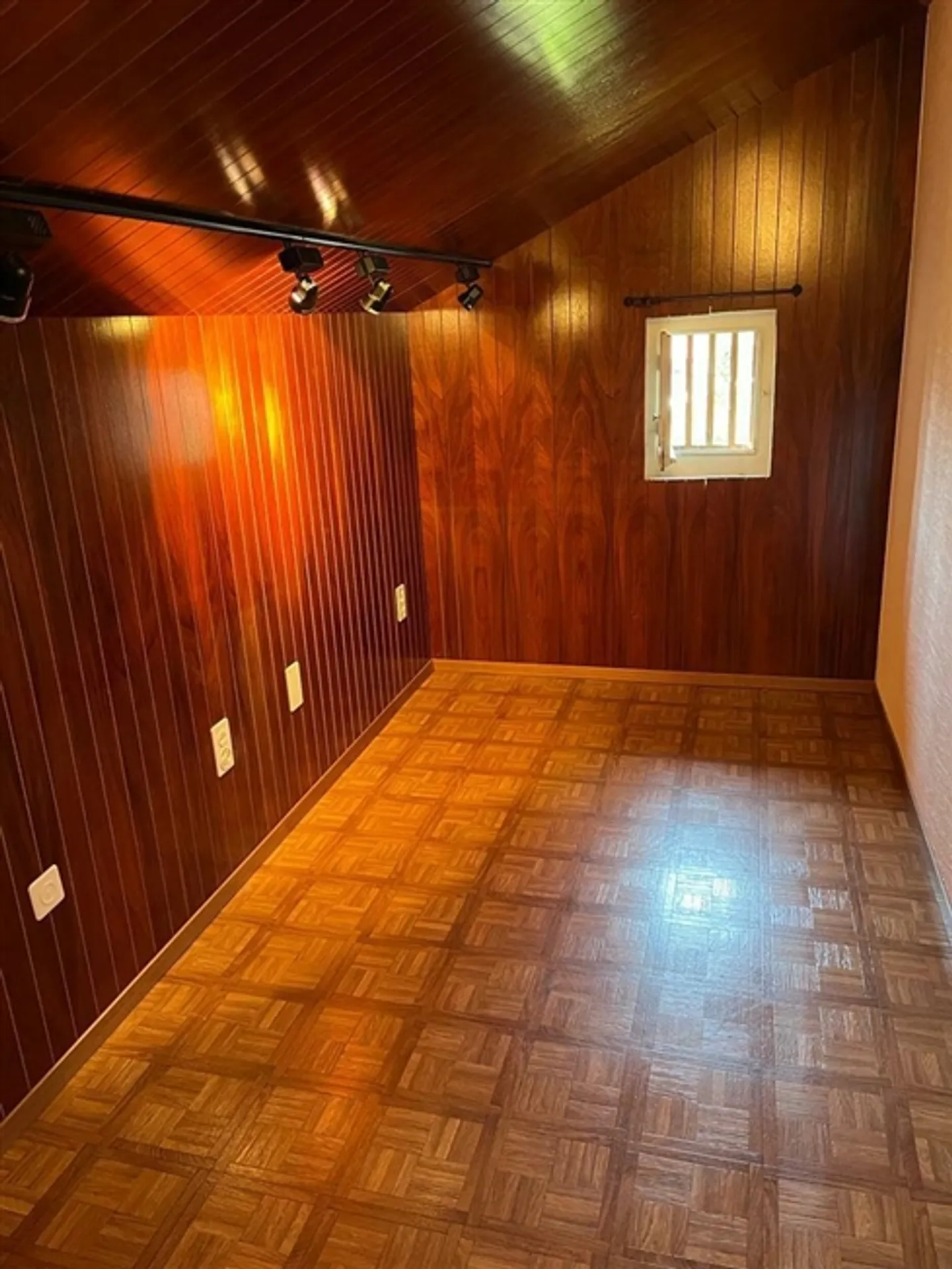 In affitto: appartamento 3,5 locali al primo piano con balcone e soffitta - Foto 8 di 11