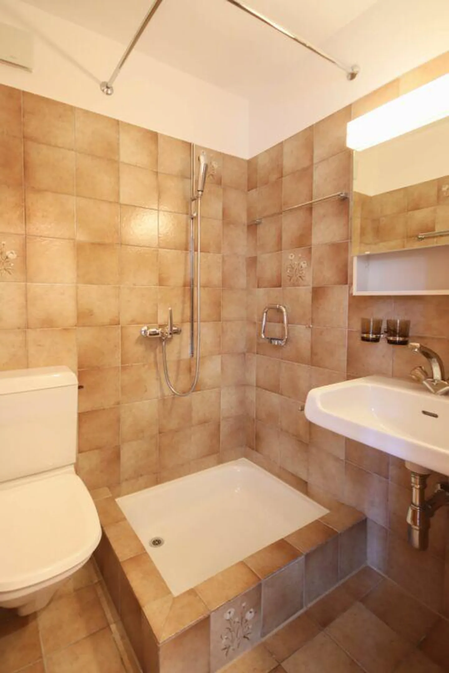 Appartement 4½ pièces (de vacances) dans un emplacement central, calme et ensoleillé avec une vue fantastique - Photo 7 sur 15