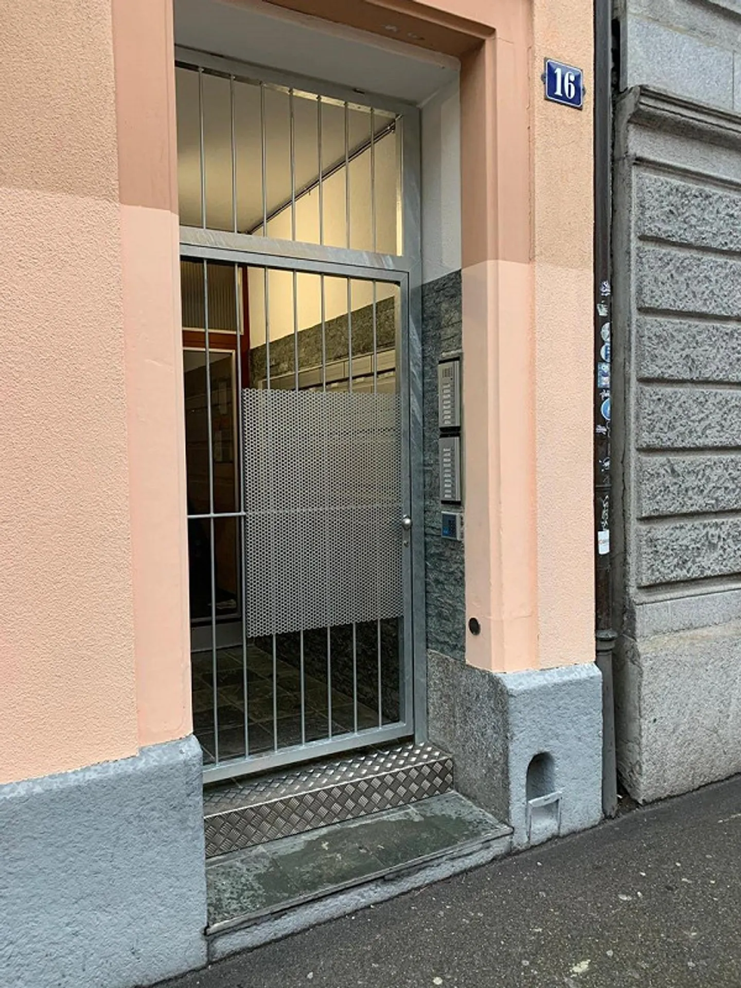 Chambre meublée près de la gare principale - Photo 2 sur 8