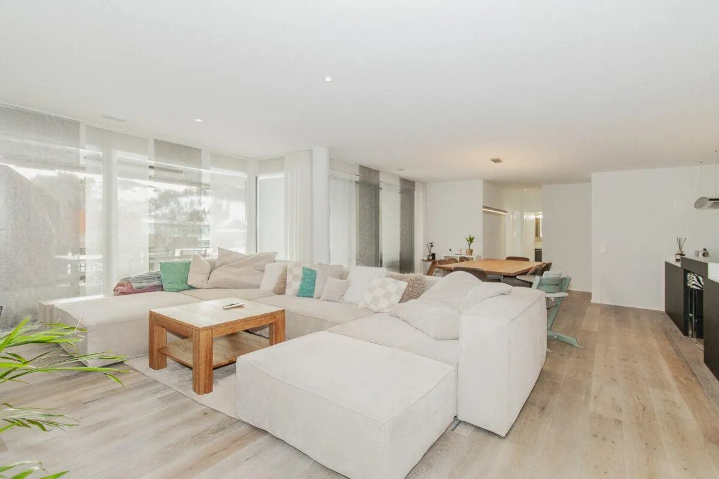 Premium Garden Apartment with Huge Outdoor Area and Impressive Views - Photo 10 of 24