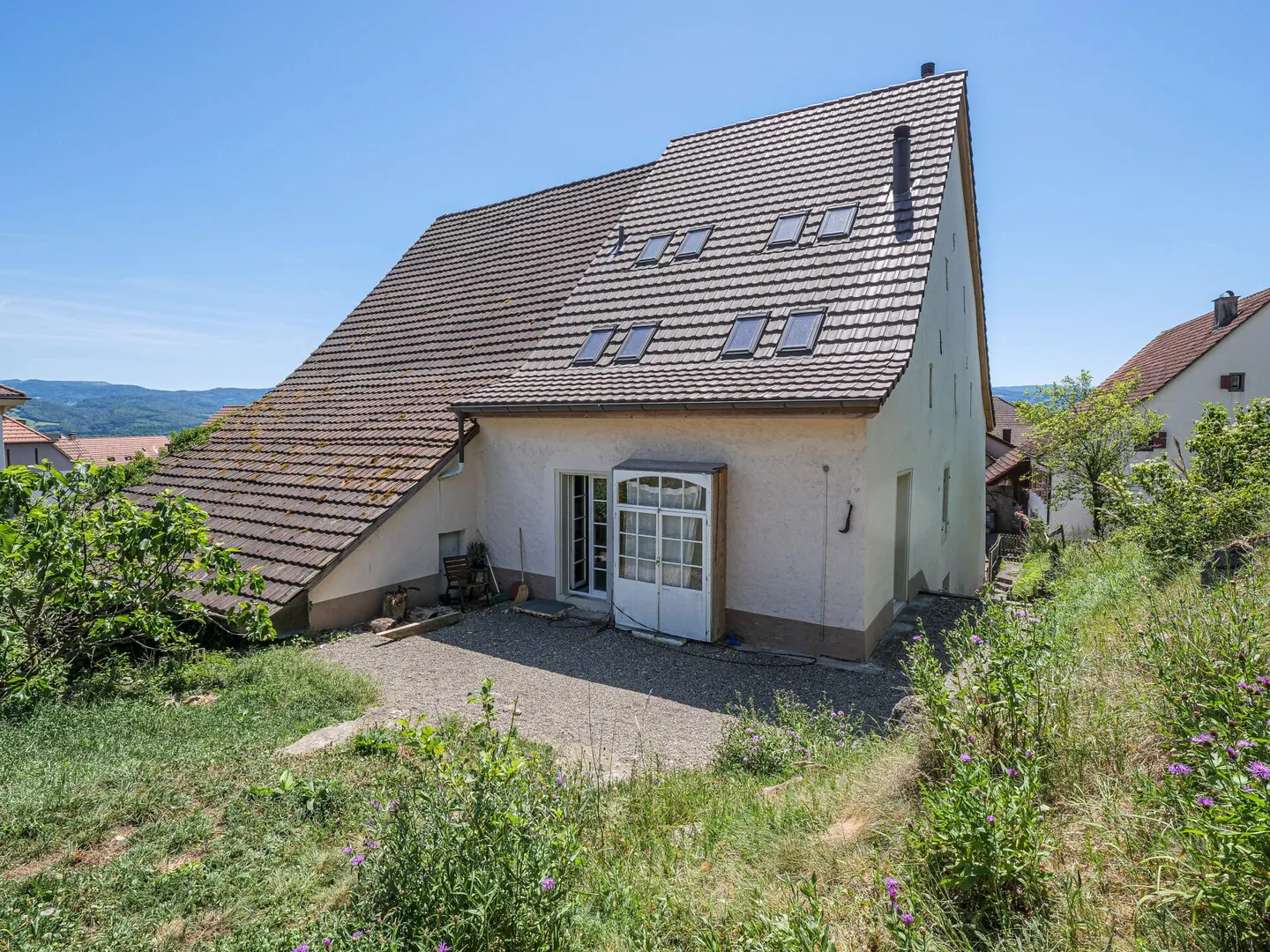 Vivere a contatto con la natura in una casa ristrutturata - Foto 2 di 8