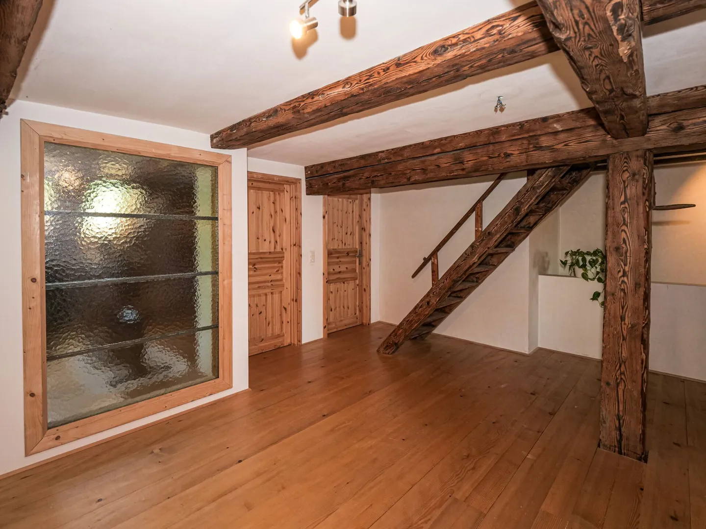 Vivere a contatto con la natura in una casa ristrutturata - Foto 5 di 8