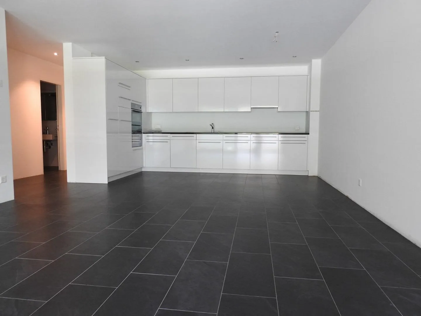 Moderne 3.5-Zimmerwohnung - Foto 3 von 14