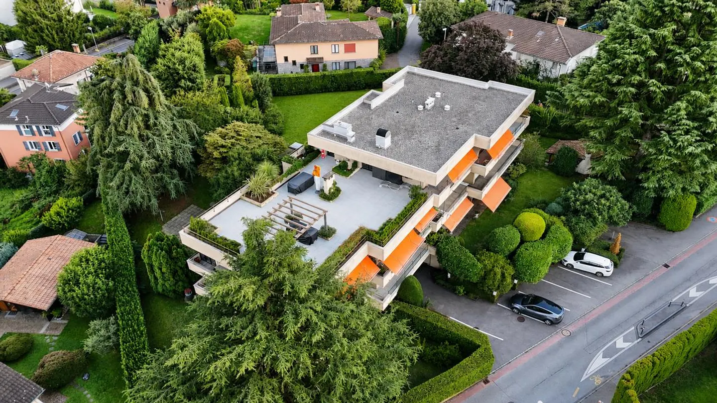 Appartement Rénové avec Terrasse et Piscine Commune - Photo 5 sur 28