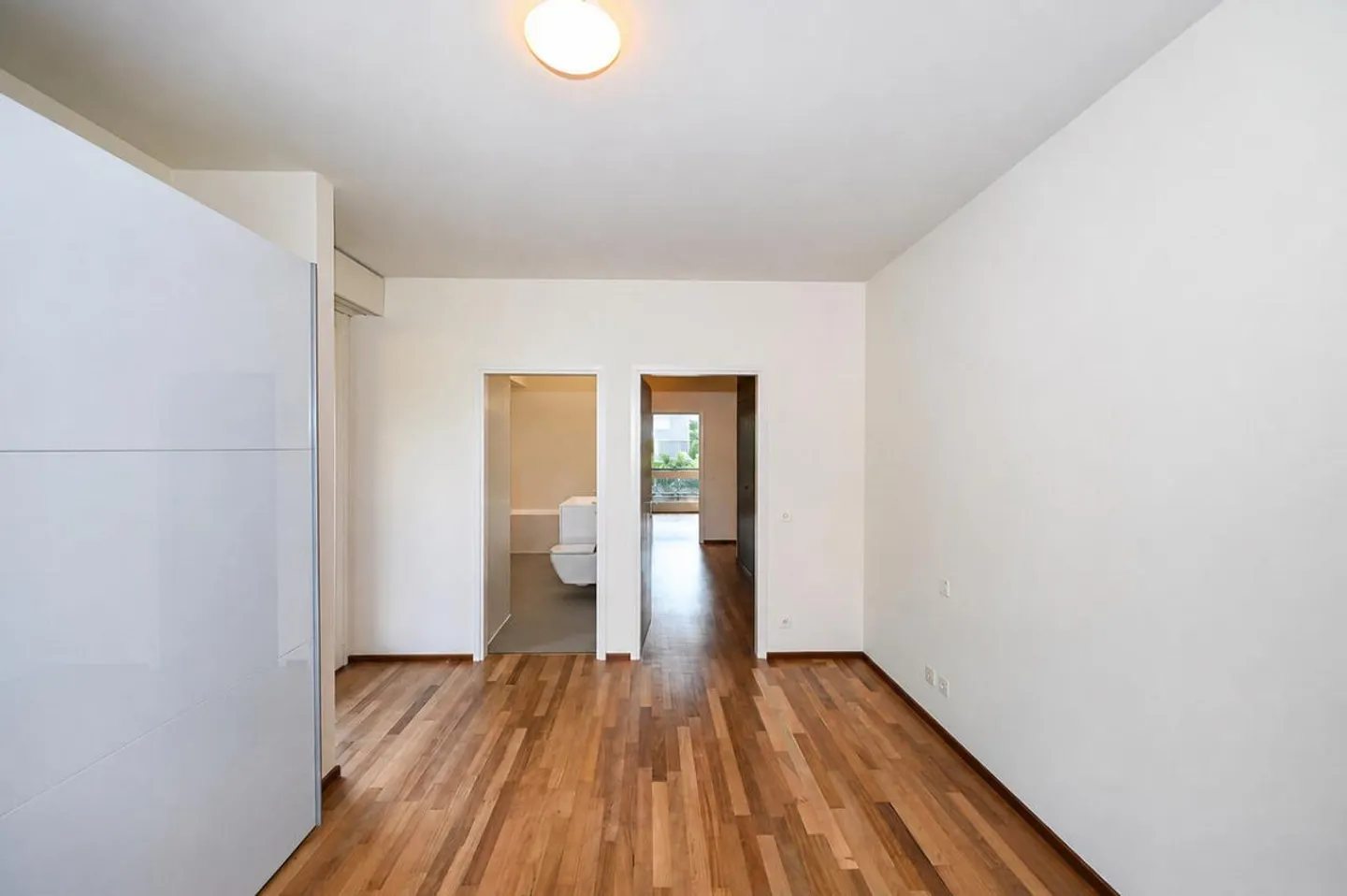 Appartement Rénové avec Terrasse et Piscine Commune - Photo 14 sur 28