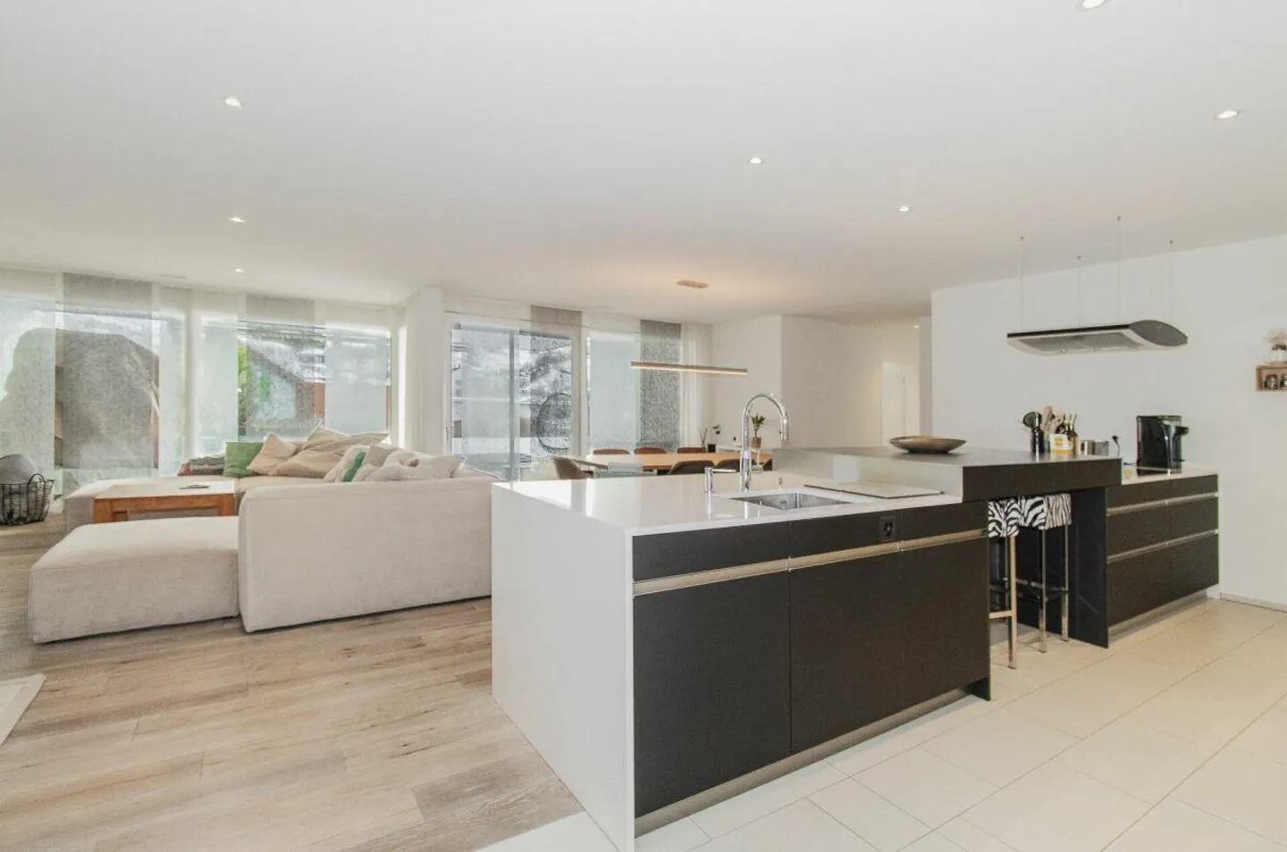 Premium Garden Apartment with Huge Outdoor Area and Impressive Views - Photo 14 of 24