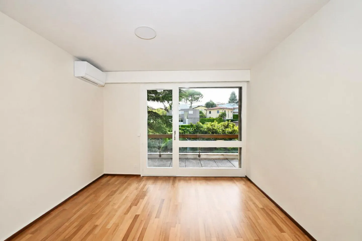 Appartement Rénové avec Terrasse et Piscine Commune - Photo 17 sur 28