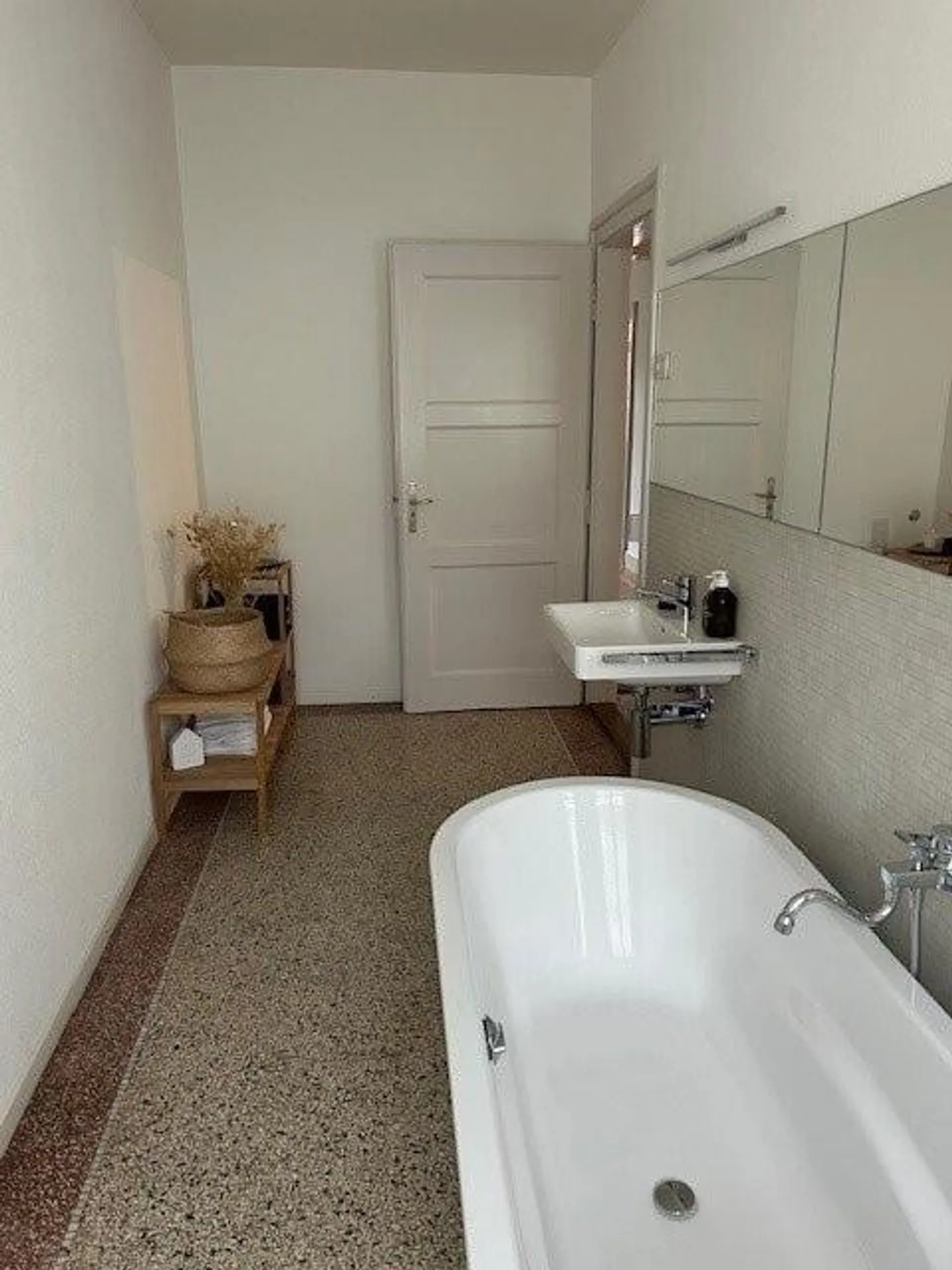 3.5 Room Apartment for Rent Near Biel Train Station - Photo 5 of 6