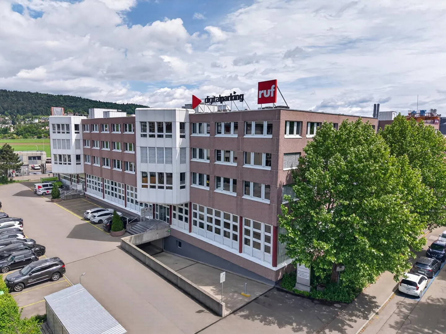 Move in instead of expanding 760 m² office space in Schlieren - Office space with modern interior design - Photo 11 of 13