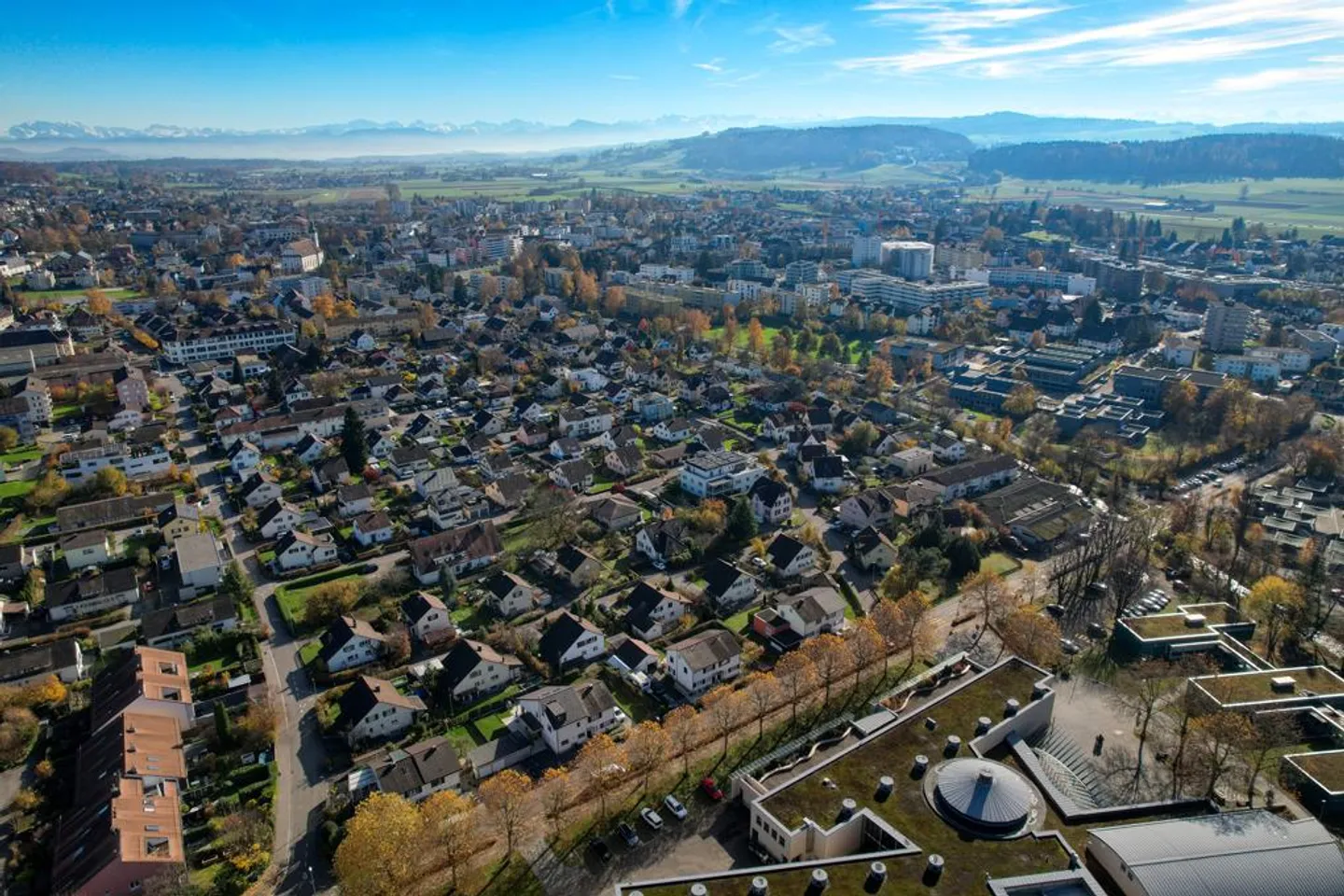 Living in a family-friendly location with great potential - Photo 2 of 6