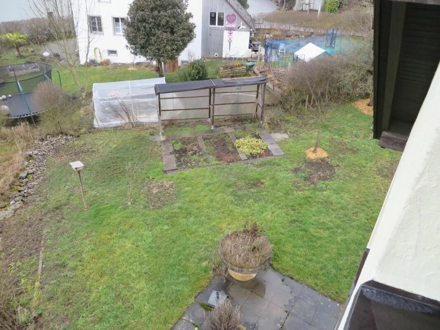 Casa unifamiliare insolita con grande giardino - Foto 18 di 20