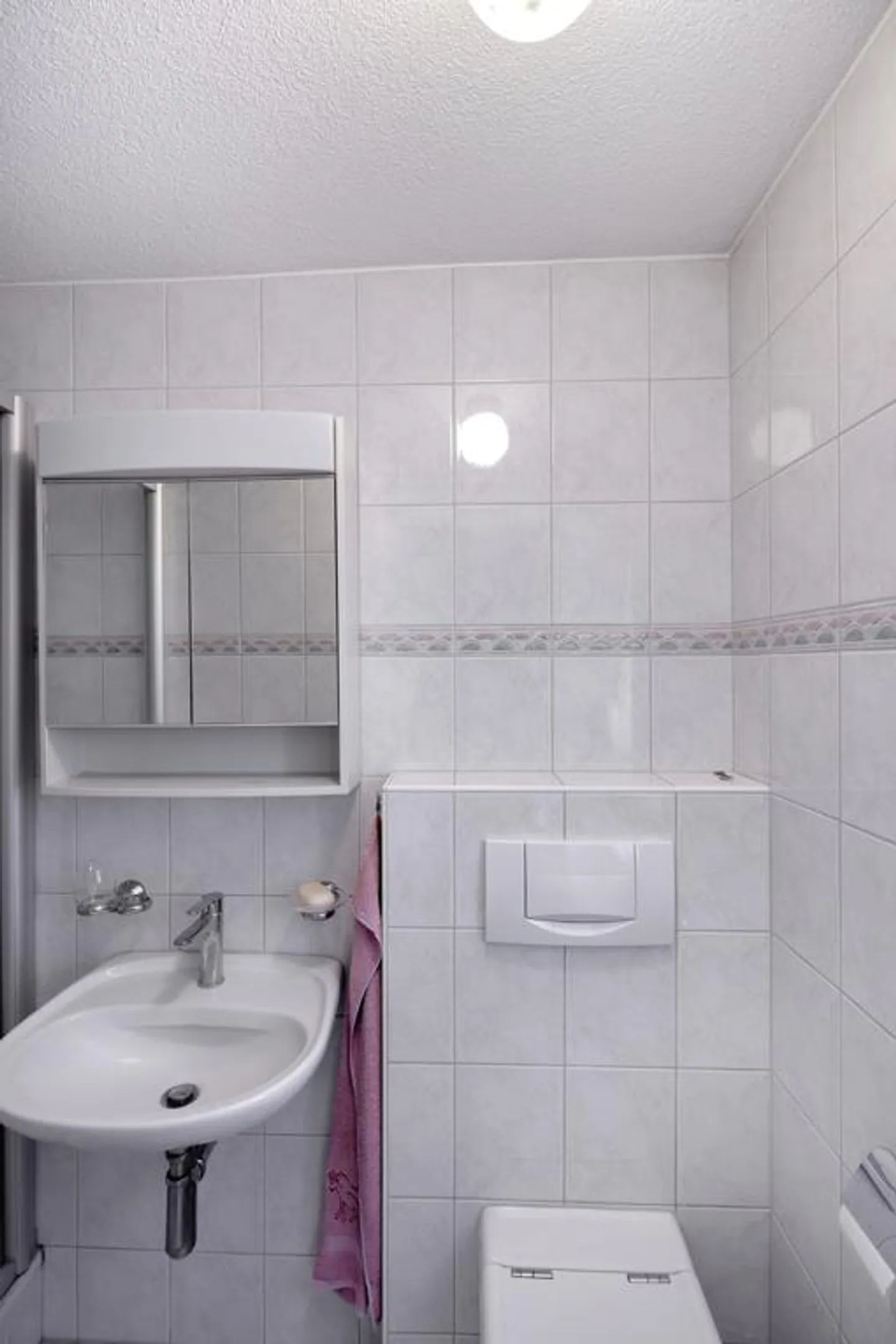 Living in a family-friendly location with great potential - Photo 5 of 6