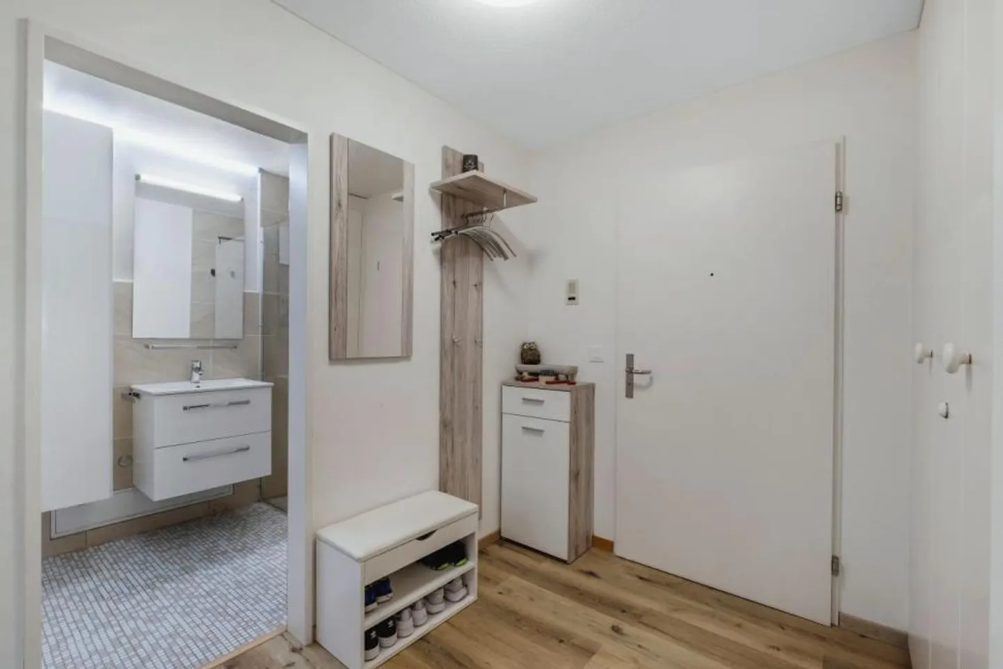 Wunderschöne 4.5 Zimmer Wohnung im Herzen von Steinhausen – befristet - Foto 2 von 6