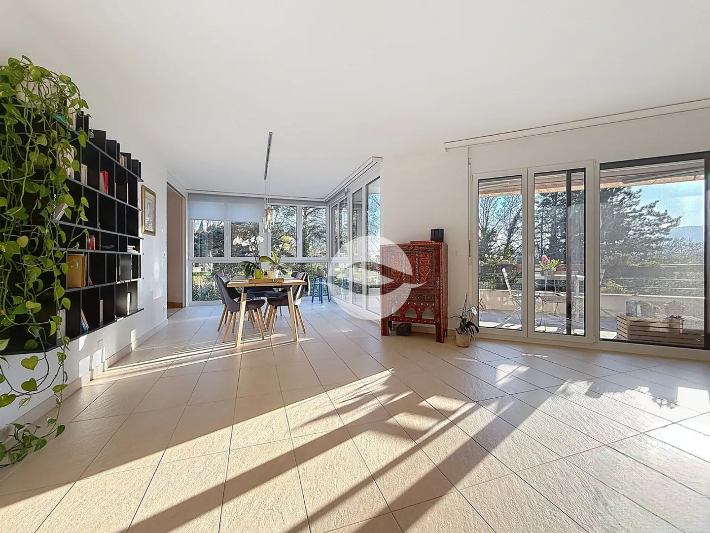 Bell'appartamento con 3 camere da letto - Foto 2 di 12