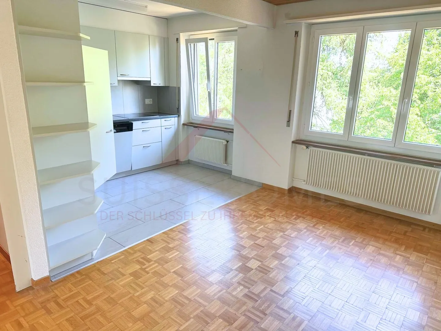 Appartamento moderno di 4,5 stanze con balcone - Soleggiato, tranquillo e pronto per essere abitato - Foto 2 di 10