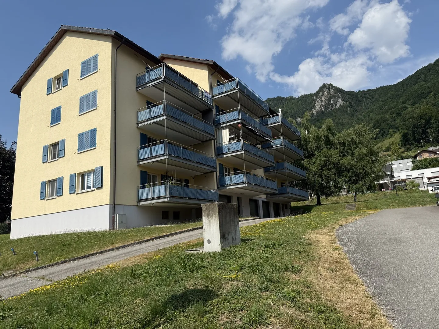 Bel appartement de 3 pièces à Botterens, dans un environnement calme et verdoyant - Photo 1 sur 7