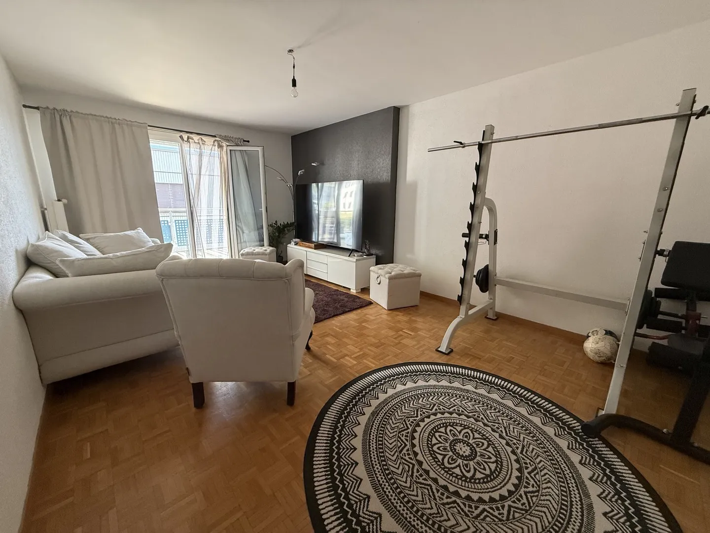 Bel appartement de 3 pièces à Botterens, dans un environnement calme et verdoyant - Photo 2 sur 7
