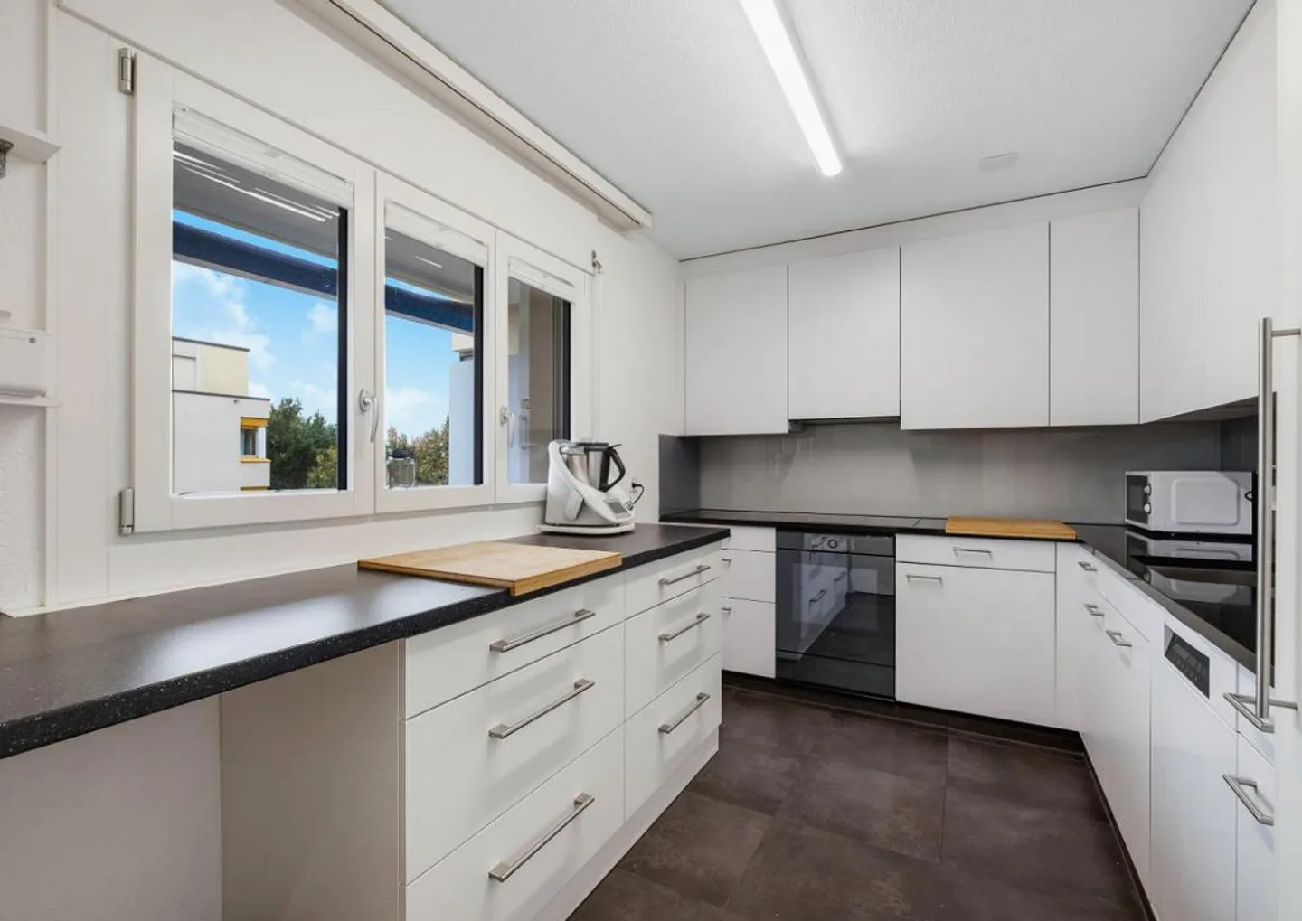 Wunderschöne 4.5 Zimmer Wohnung im Herzen von Steinhausen – befristet - Foto 4 von 6