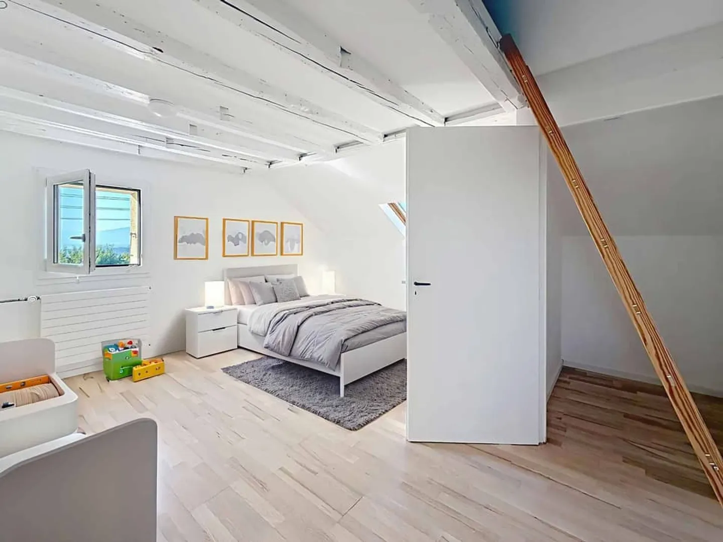 Charming 5-Bedroom Villa - Photo 8 of 13