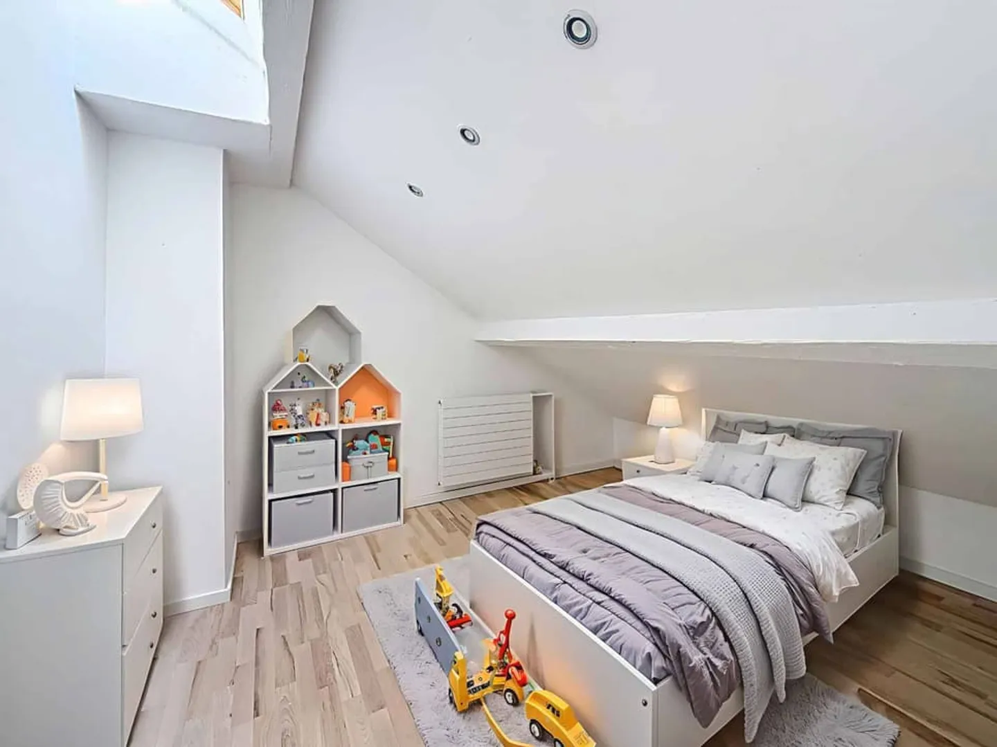 Charming 5-Bedroom Villa - Photo 9 of 13