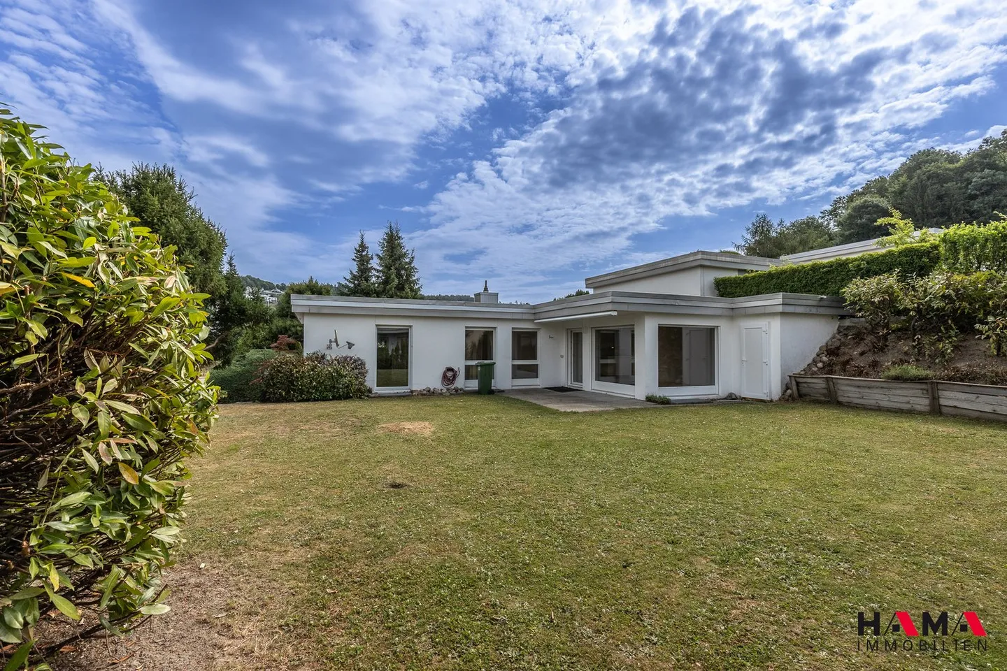 Spacious 6.5-room single-family house with sauna in the best location in Zofingen - Photo 1 of 33