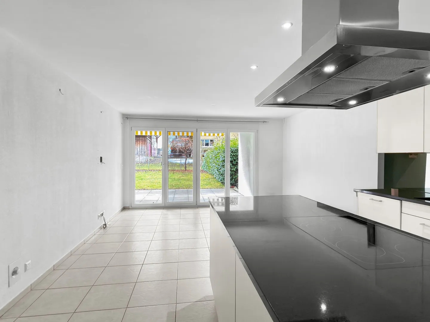 Attractive 3.5-room garden apartment with spacious terrace in Pfäffikon ZH - Photo 3 of 12