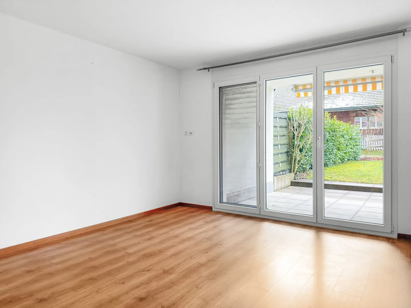 Attractive 3.5-room garden apartment with spacious terrace in Pfäffikon ZH - Photo 4 of 12