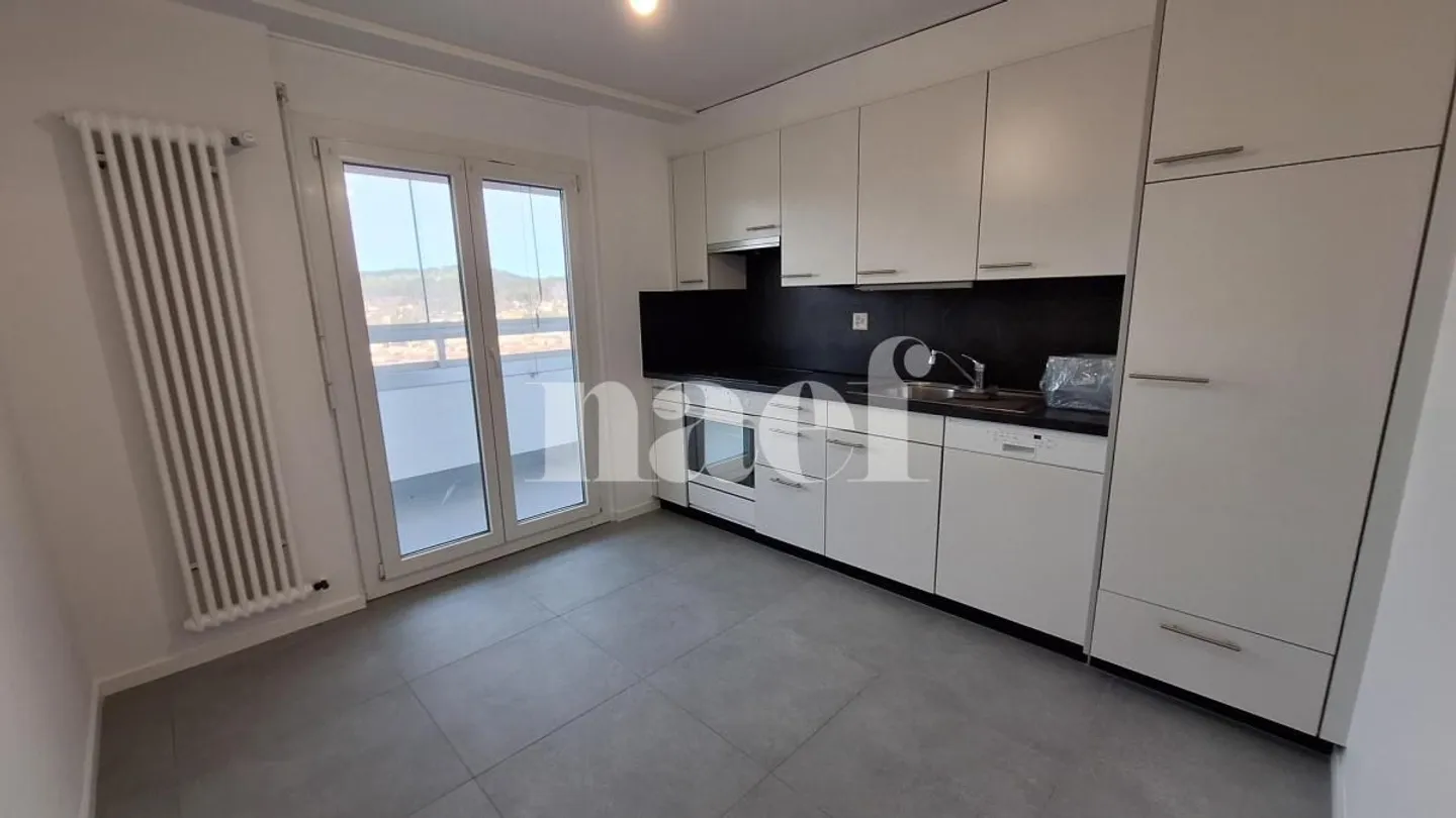4.5 Room Apartment - Photo 1 of 9