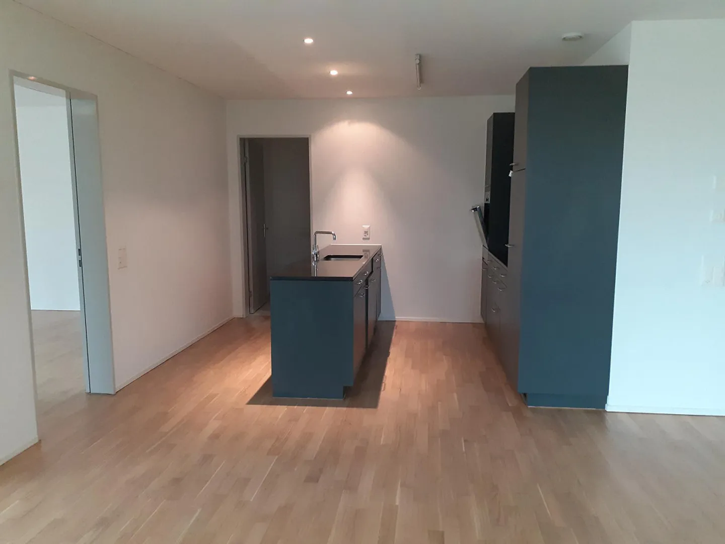 Moderne 2.5 Zimmerwohnung - Foto 3 von 8