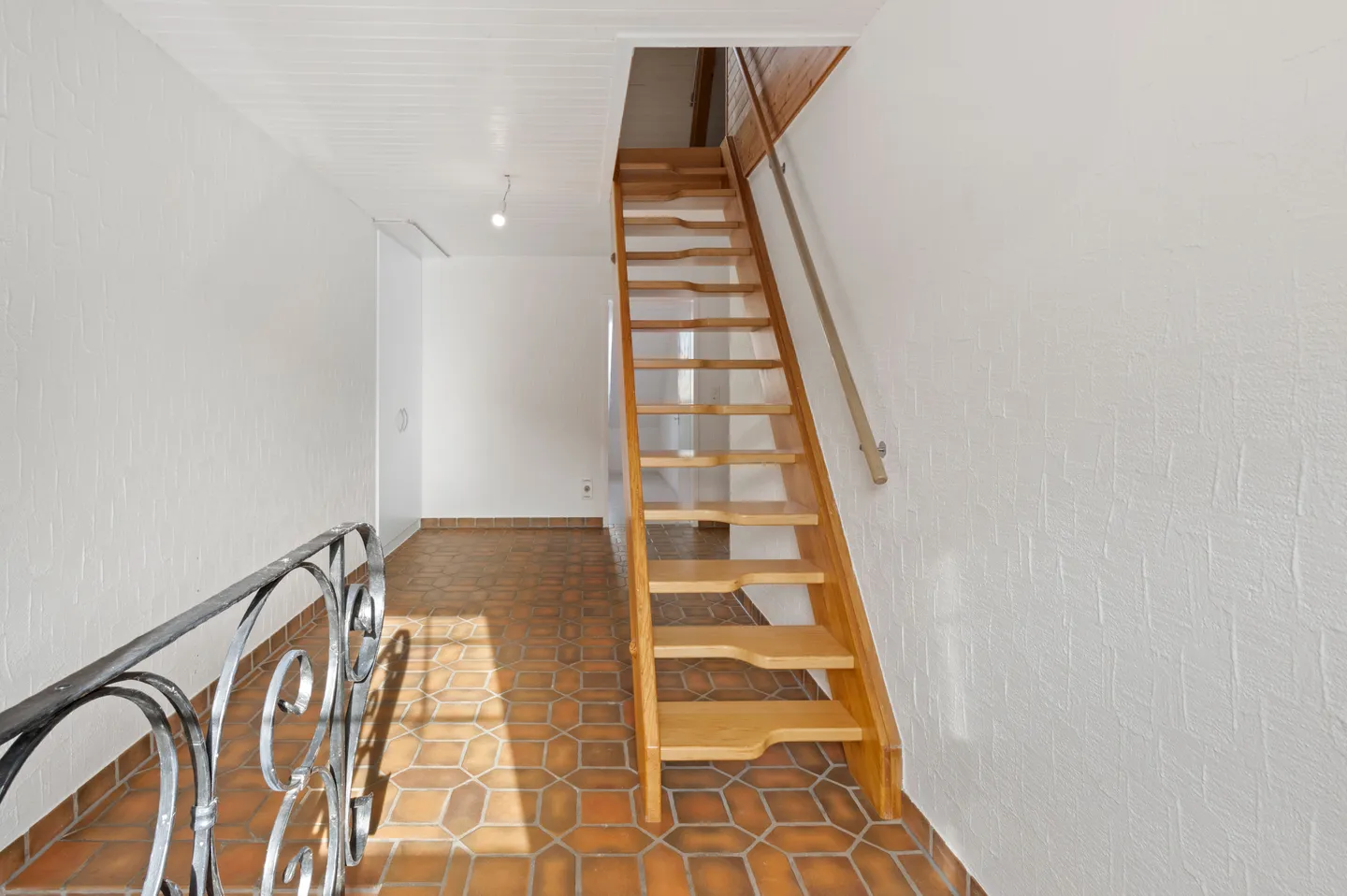 Votre nouveau rêve de maison : Maisonette avec ambiance de maison individuelle ! - Photo 2 sur 11