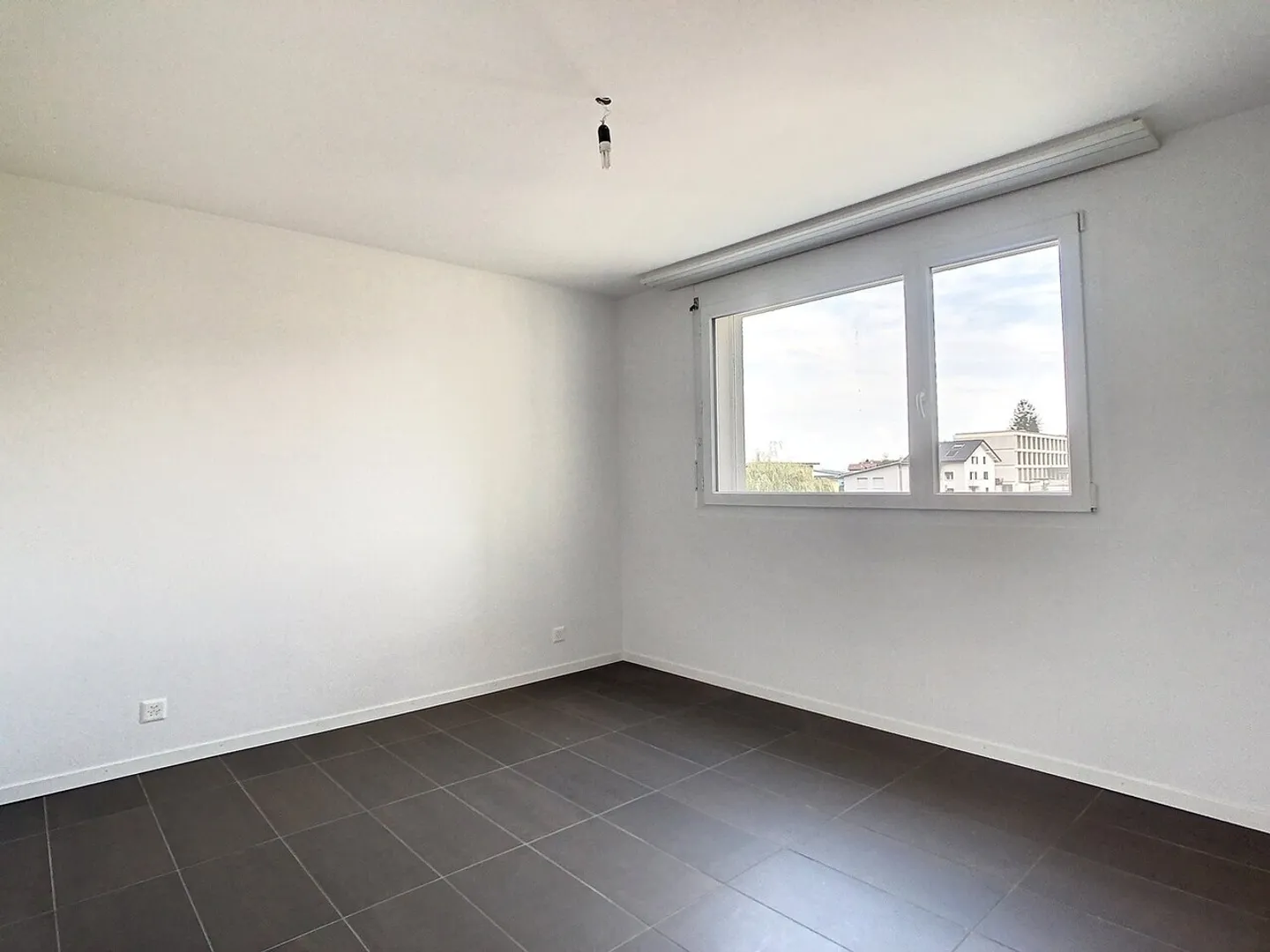 2.5-Room Apartment - Photo 2 of 5