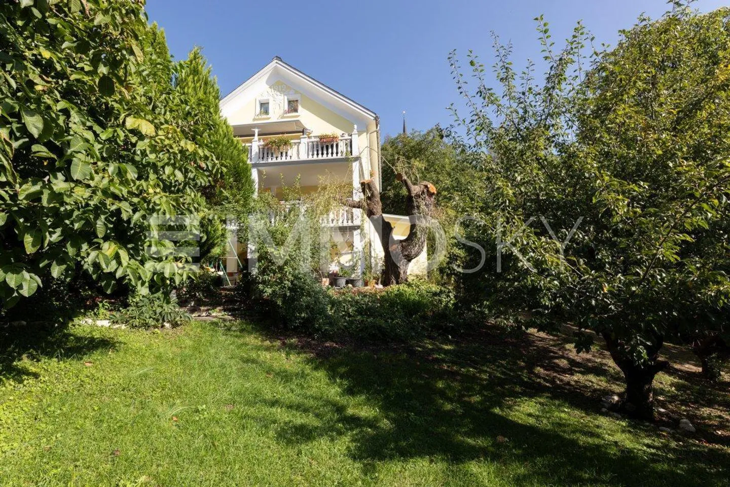 Characterful house with garden idyll and versatile potential - Photo 1 of 5