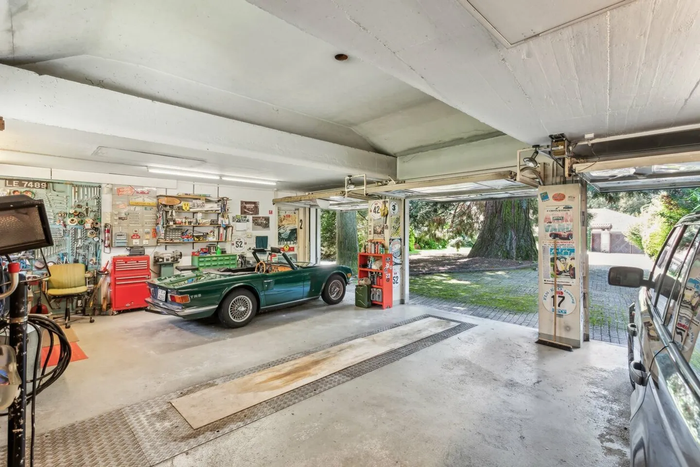 Stunning residence with a spectacular view. - Photo 14 of 14