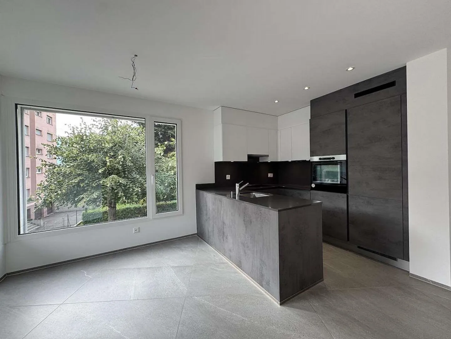 2,5 Zimmer mit Terrasse - Foto 2 von 11