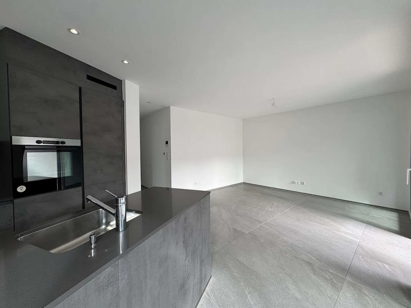 2,5 Zimmer mit Terrasse - Foto 3 von 11
