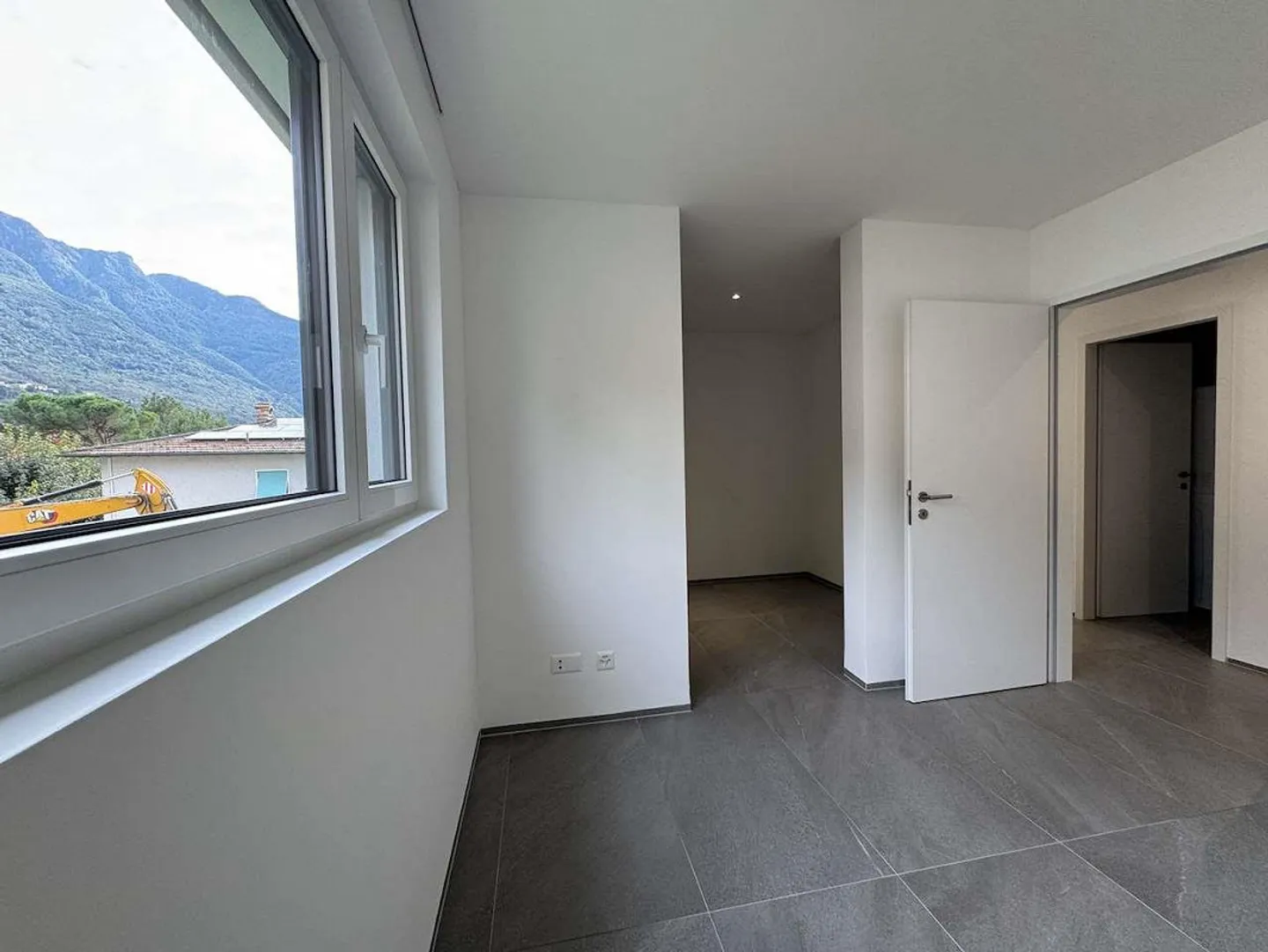 2,5 Zimmer mit Terrasse - Foto 7 von 11