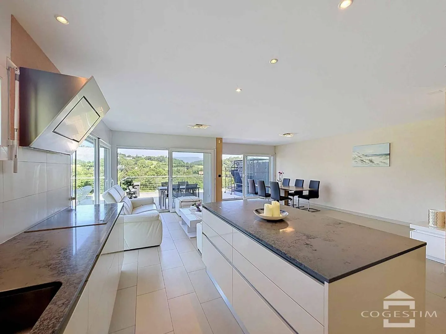 Semi-Detached House 6.5 Rooms - Photo 2 of 13