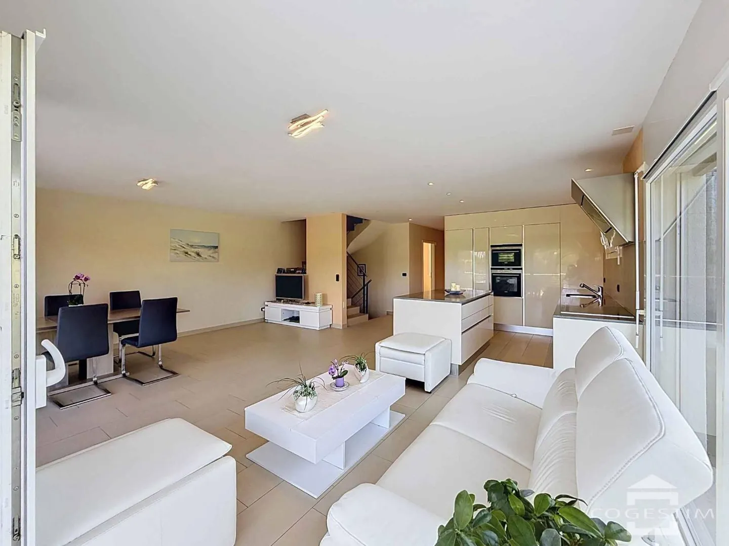 Semi-Detached House 6.5 Rooms - Photo 3 of 13