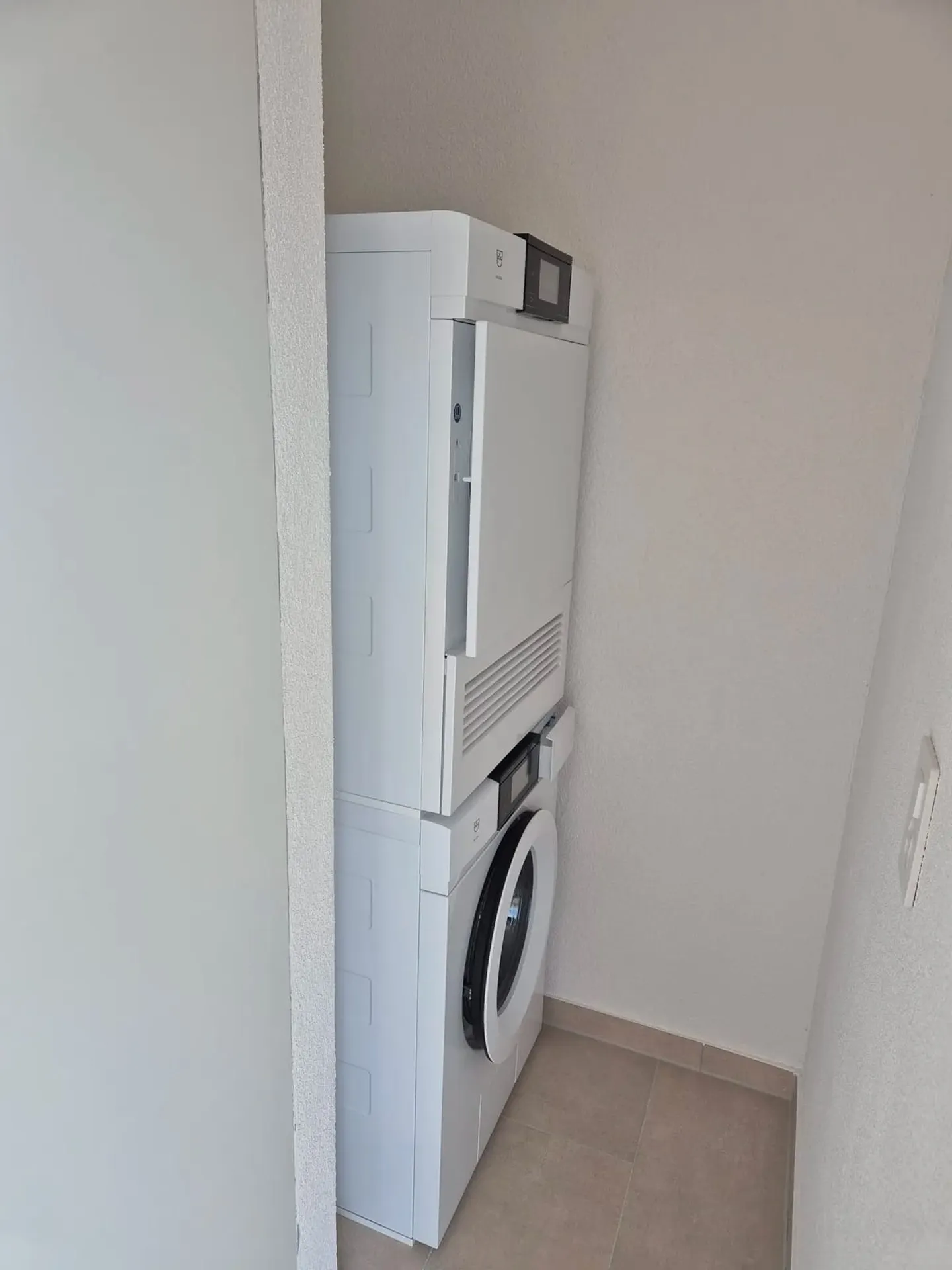 3.5-room penthouse apartment with terrace in Deitingen - Photo 5 of 8