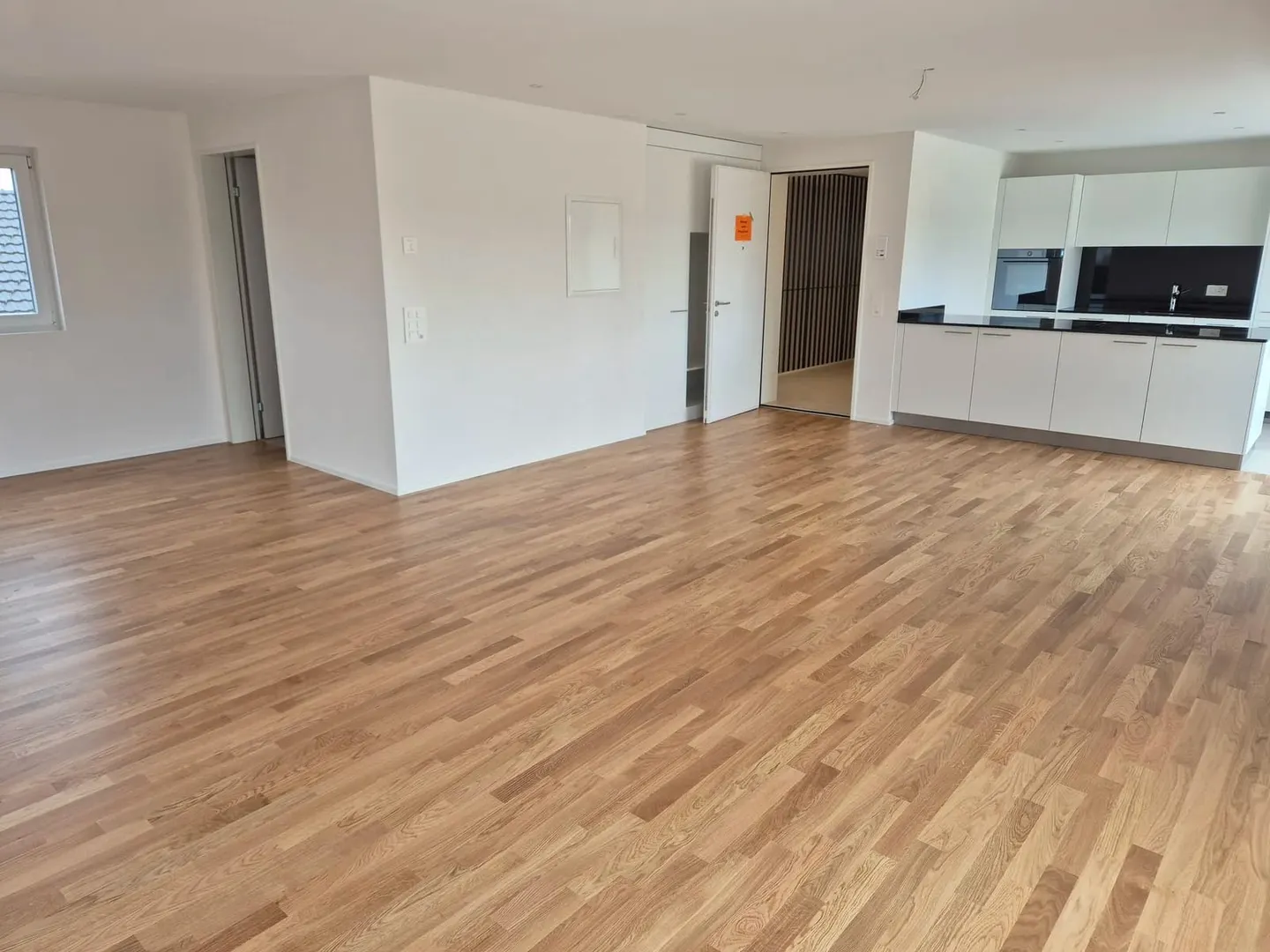 3.5-room penthouse apartment with terrace in Deitingen - Photo 3 of 8