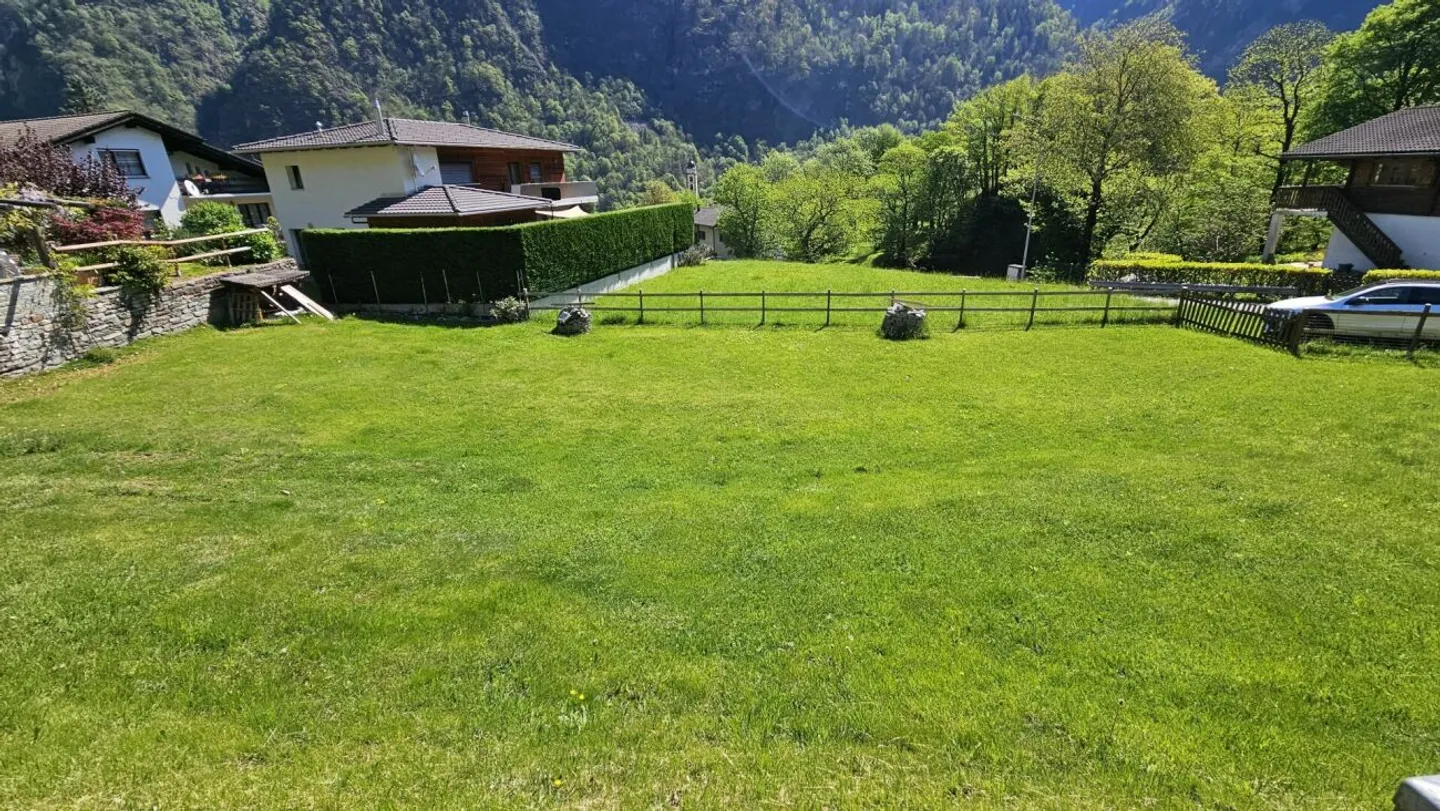 Baumögliches Grundstück in Soazza - Foto 2 von 5