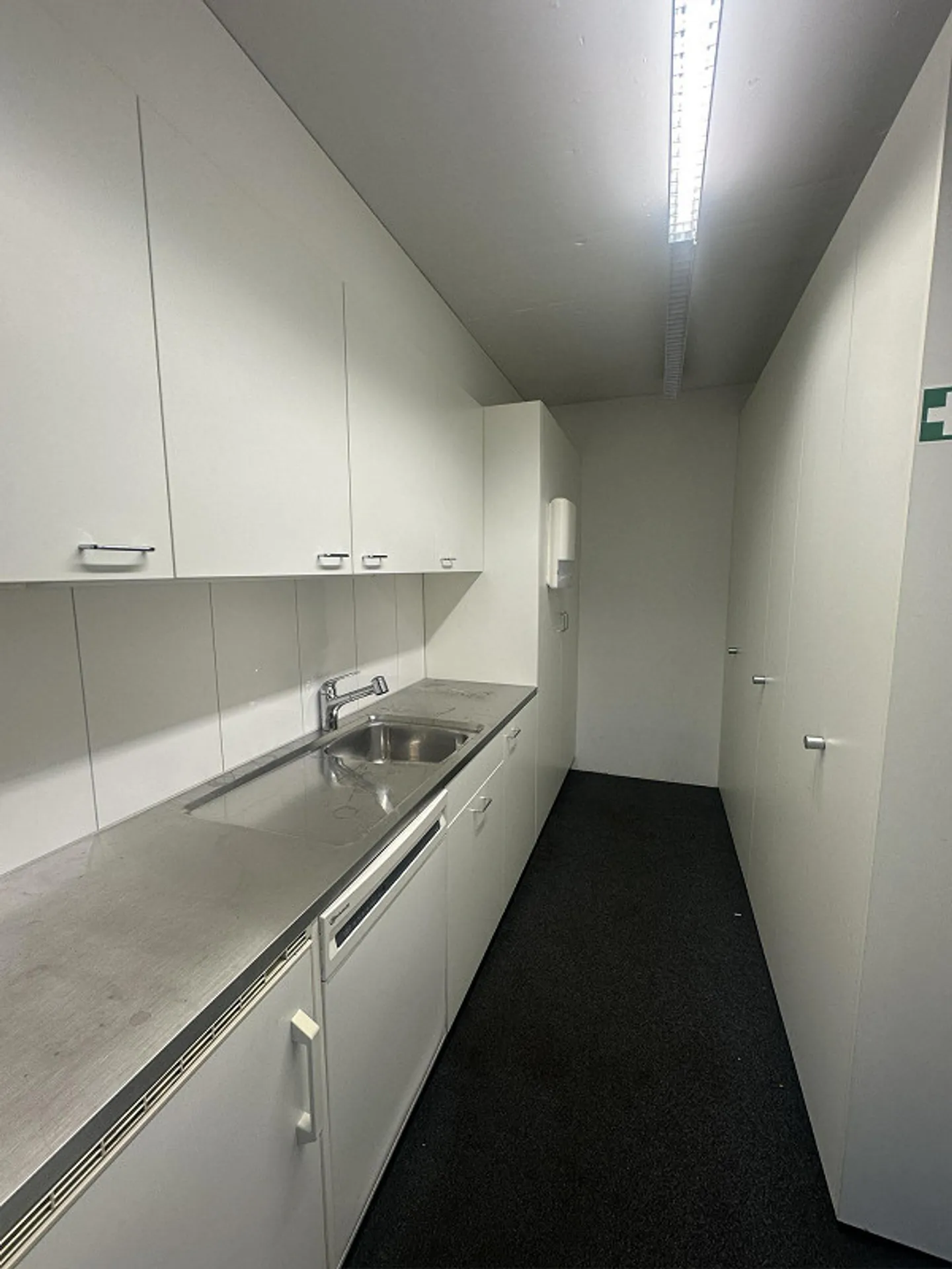 168m² fully developed bright office space for rent - Photo 10 of 12