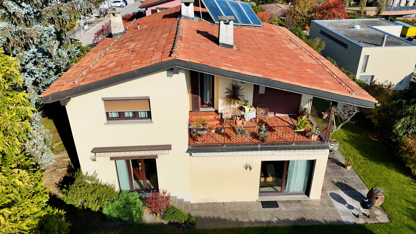 Casa Unifamiliare con Vista Panoramica sulla Valle del Vedeggio - Foto 3 di 22
