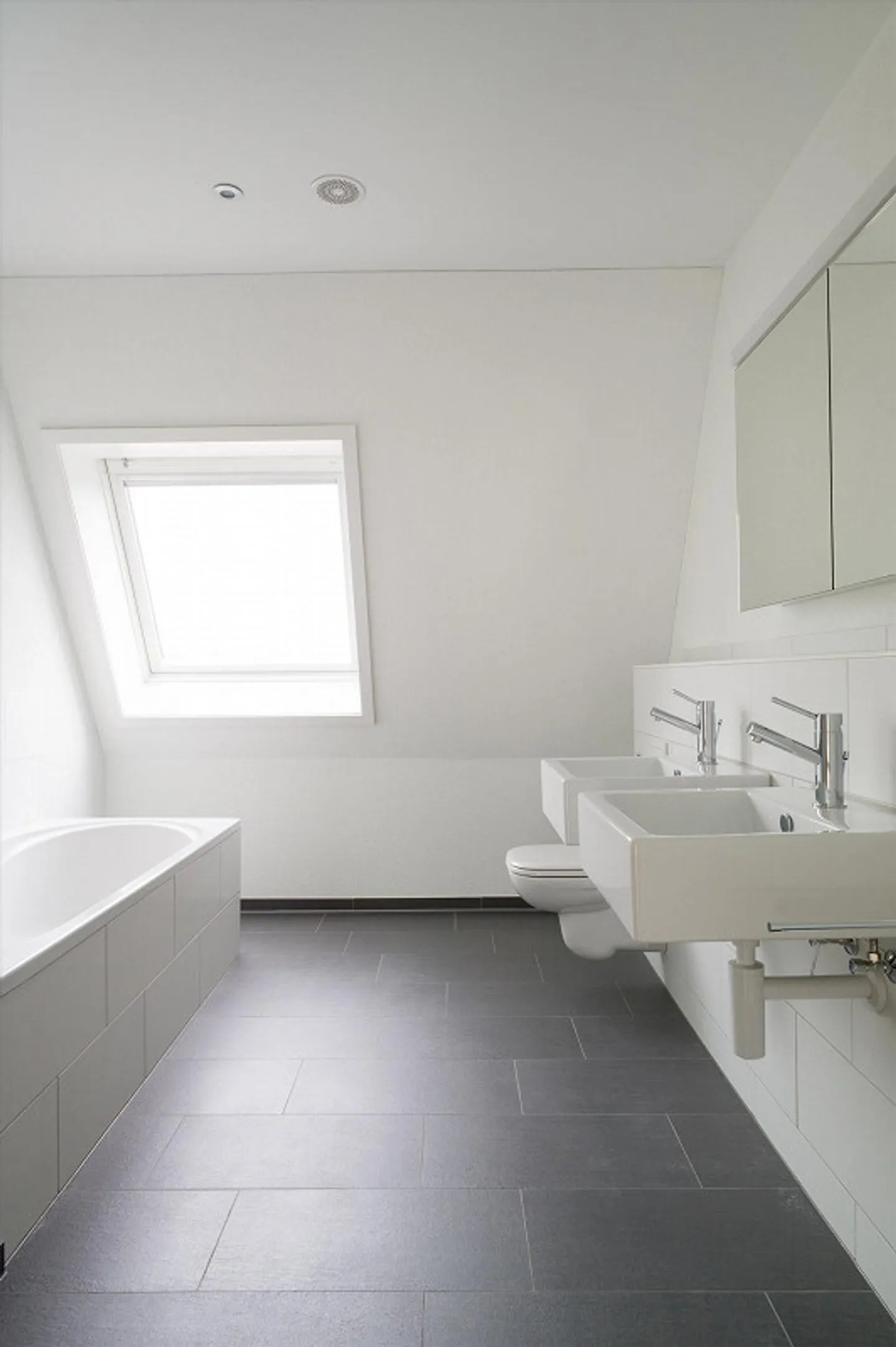 Penthouse apartment with a view seeks new resident! - Photo 5 of 12