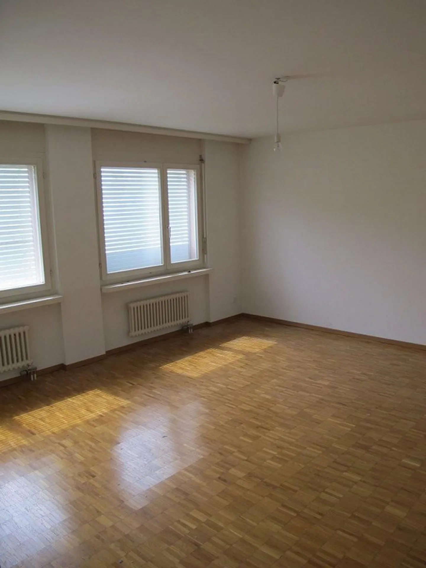 Central 2.5 Room Apartment on the 1st Floor - Photo 3 of 5