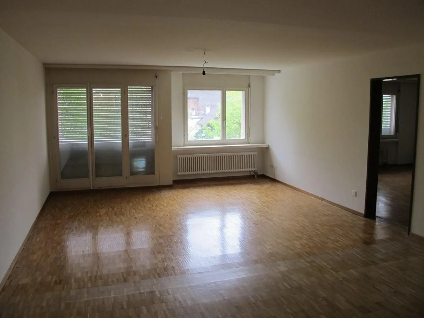 Central 2.5 Room Apartment on the 1st Floor - Photo 4 of 5