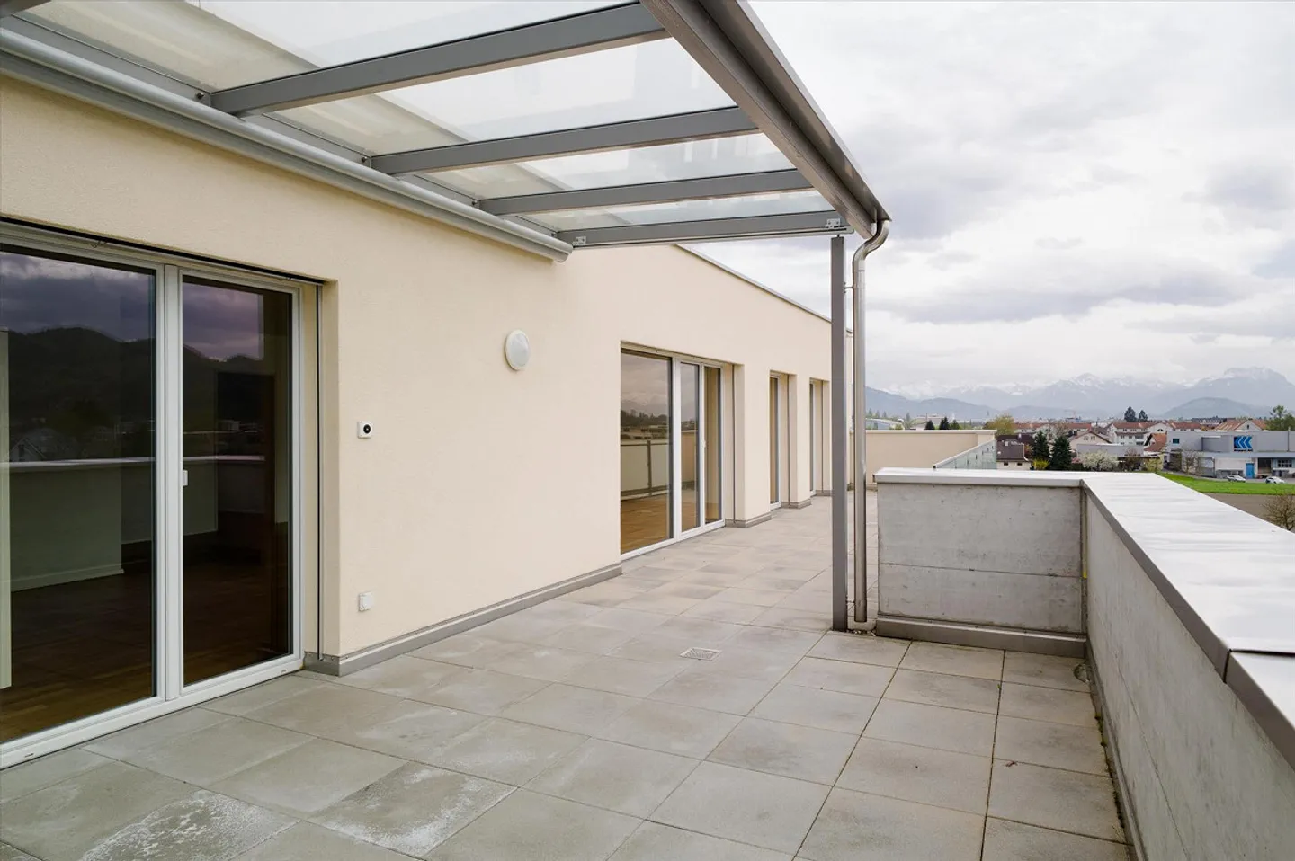 Penthouse apartment with a view seeks new resident! - Photo 11 of 12