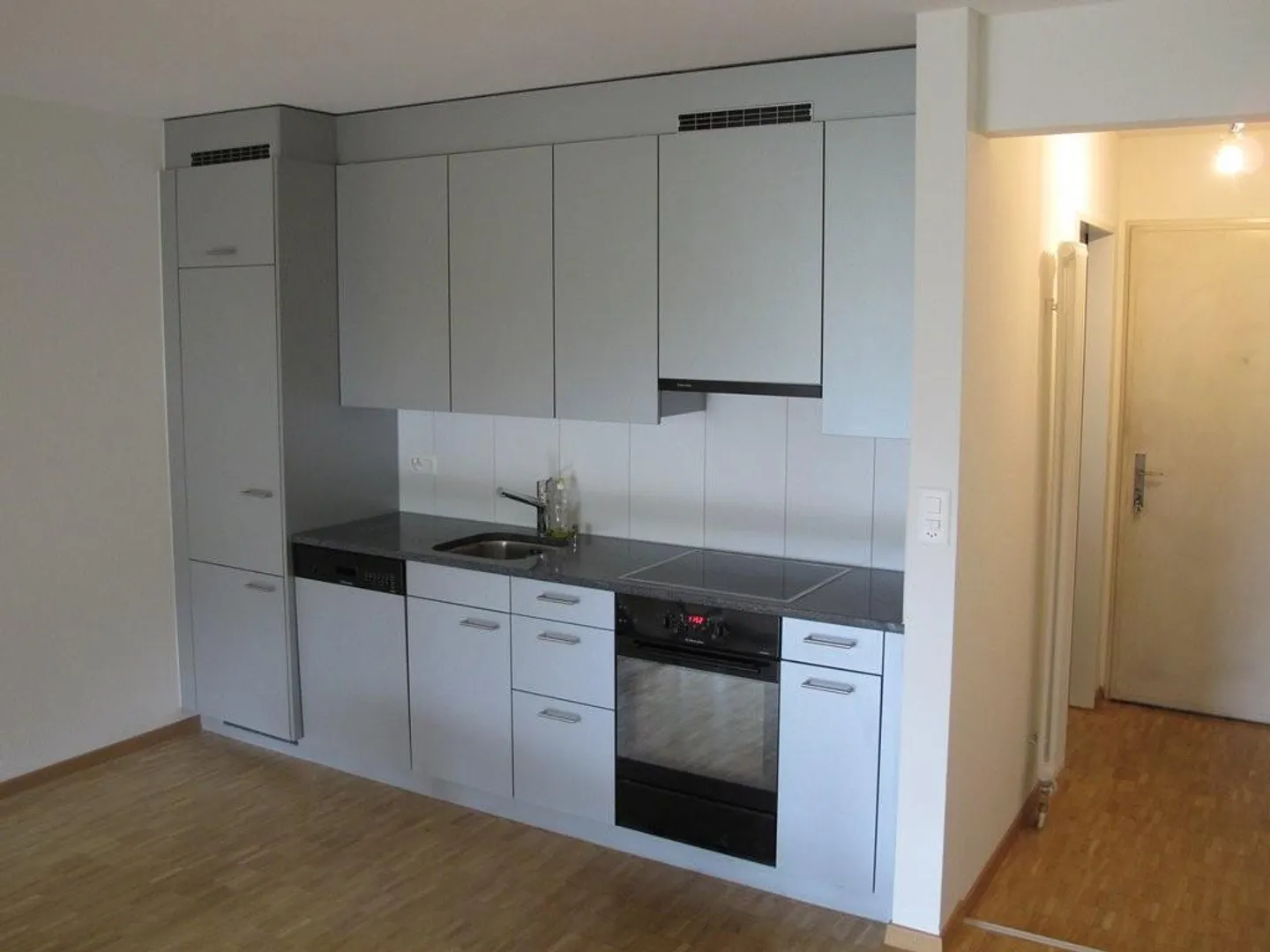 Central 2.5 Room Apartment on the 1st Floor - Photo 2 of 5