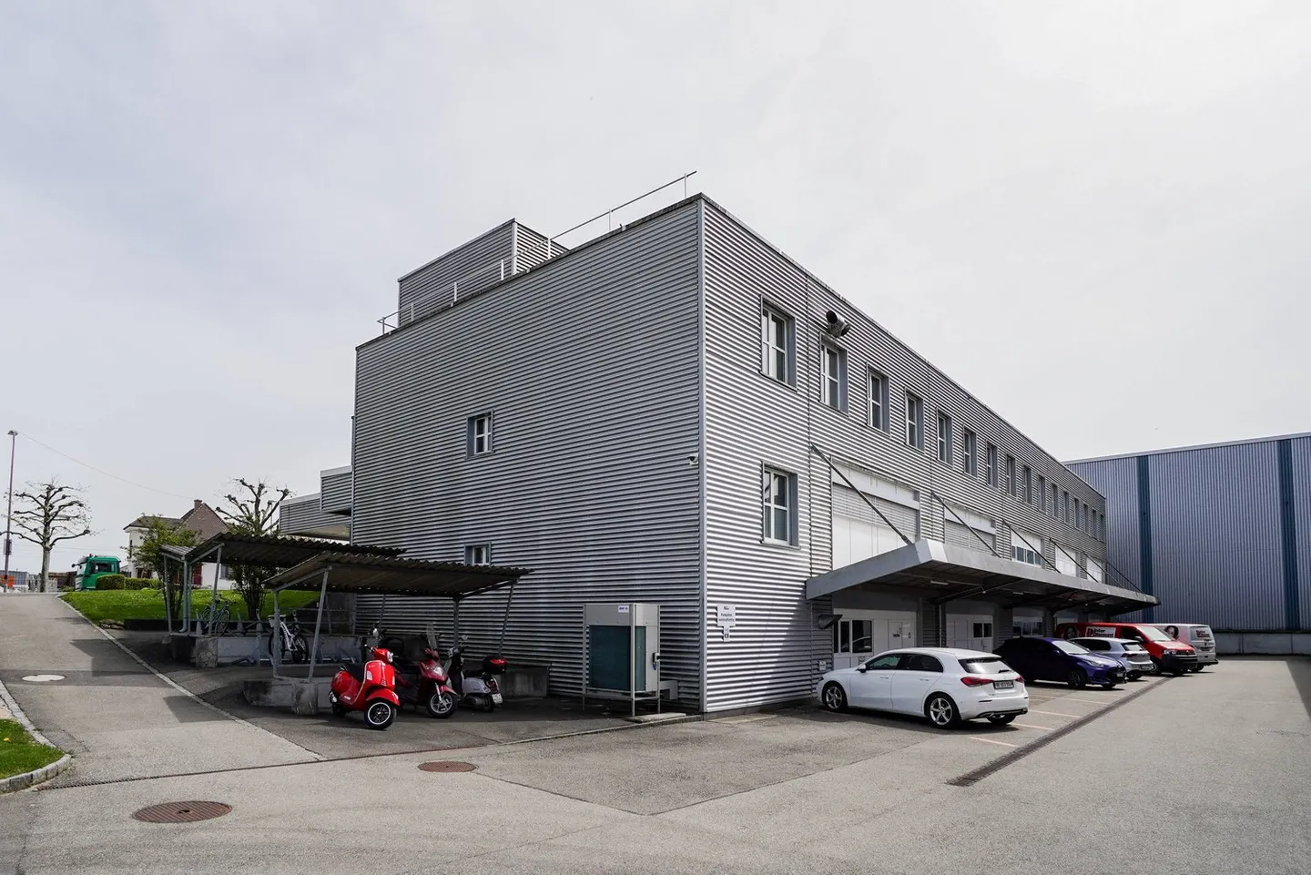 Spazi per uffici e commerciali attraenti in una posizione centrale - Foto 4 di 14